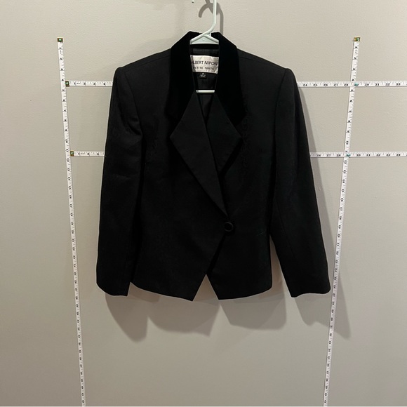 Albert Nipon Women’s Suit Jacket in Black, Velvet Collar, Button Detail - Picture 3 of 9